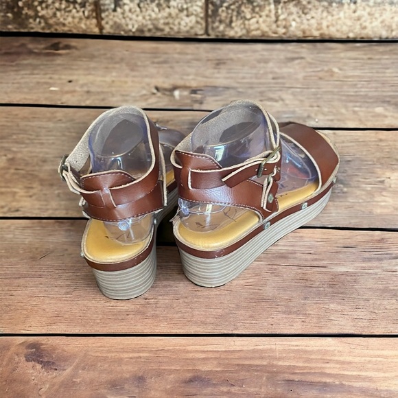 Blowfish Malibu Platform Sandal. Size 7. - Picture 4 of 6